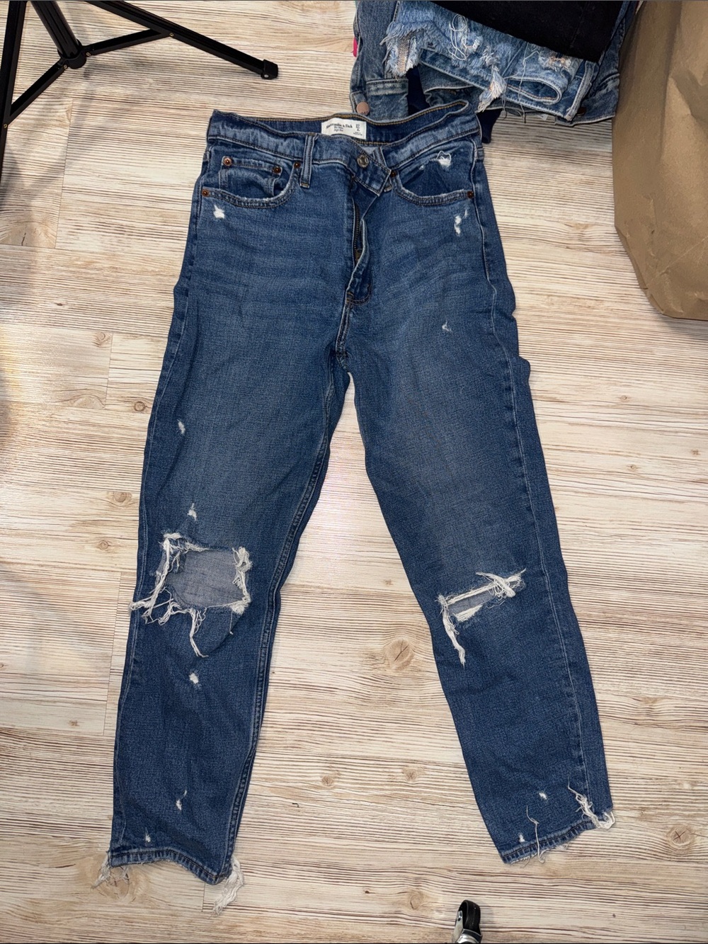 Abercrombie the mom high rise Distressed Women’s Jeans - Dark Blue